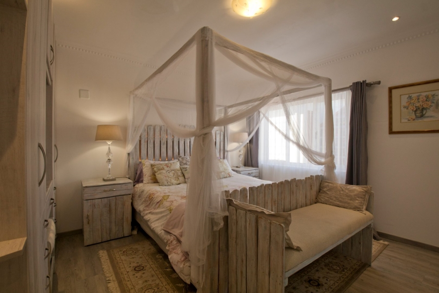 4 Bedroom Property for Sale in Outeniqua Strand Western Cape